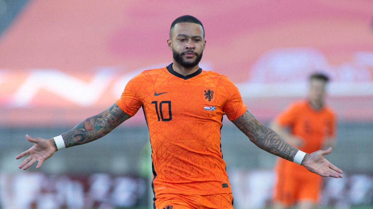 El nuevo jugador del Barça, Memphis Depay, durante un encuentro con la selección neerlandesa.