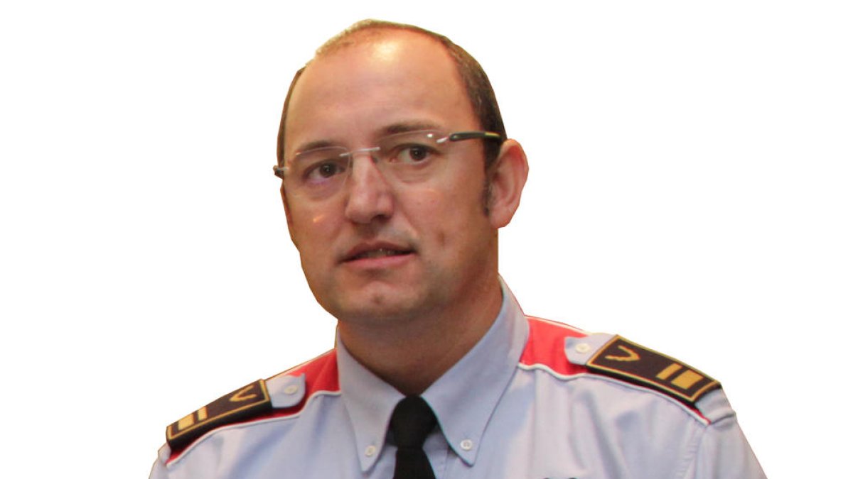 El Govern destituye a Trapero y nombra al comisario leridano Estela jefe de los Mossos