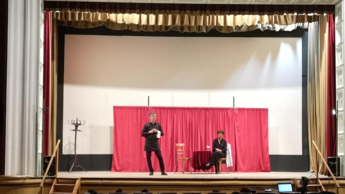 La obra de teatro que la compañía El Hilo ofreció en El Pont.