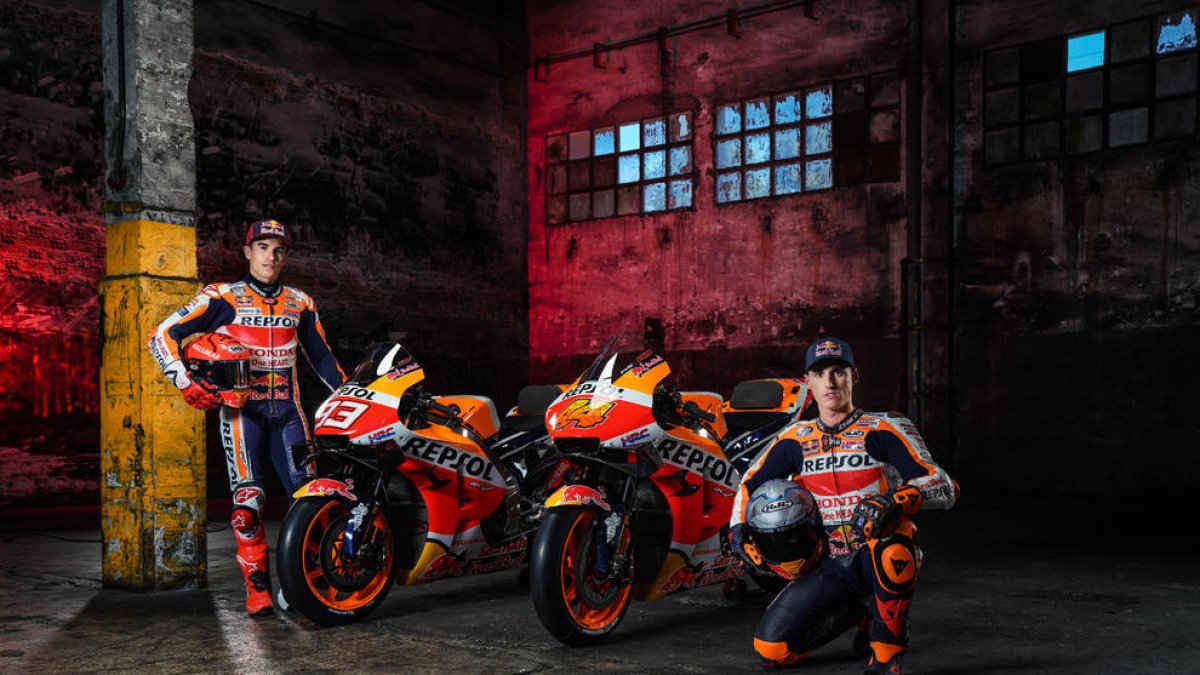 Marc Márquez y Pol Espargaró fueron presentados ayer de forma oficial como los pilotos del equipo Repsol Honda en MotoGP.