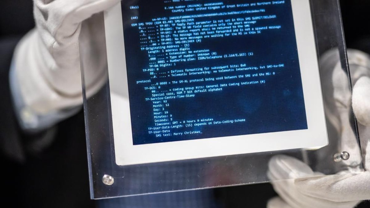 Venut per 107.000 euros el primer SMS de la història