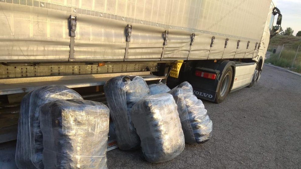 Els Mossos van trobar 220 quilos de marihuana el juliol de l’any passat en un camió a Sidamon.