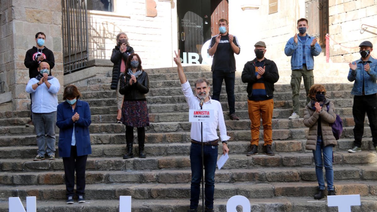 Jordi Cuixart va estar acompanyat d’altres represaliats pel procés en el seu primer acte a Barcelona després de sortir de la presó.