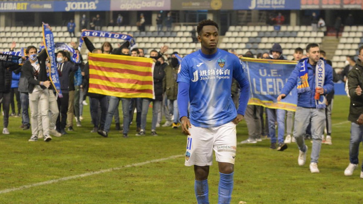 Jugadors del primer equip i de la base, durant la protesta.