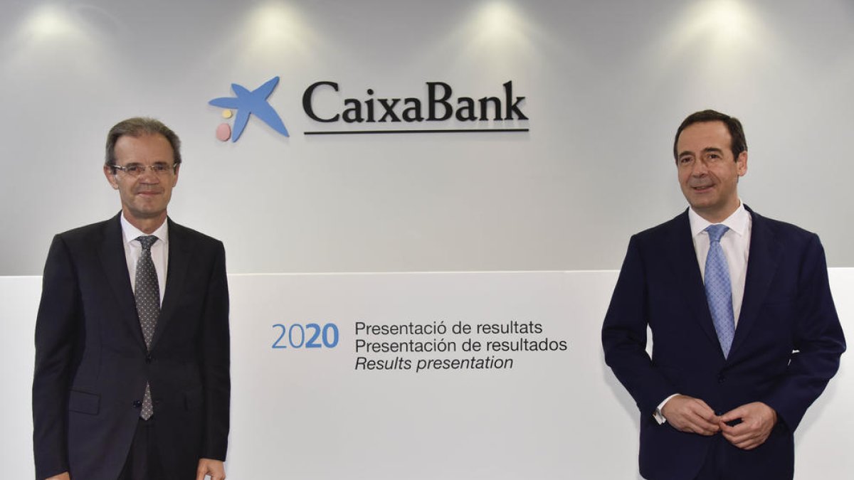 Jordi Gual i Gonzalo Gortázar van presentar ahir els resultats.