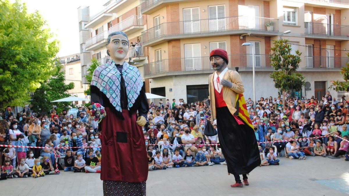 Los gigantes de Mollerussa bailaron, sin mascarilla.
