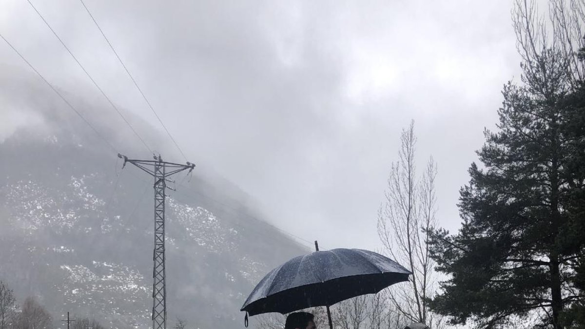 Ruiz-Canela (esq.), a la zona on estudien obrir l’skatepark.