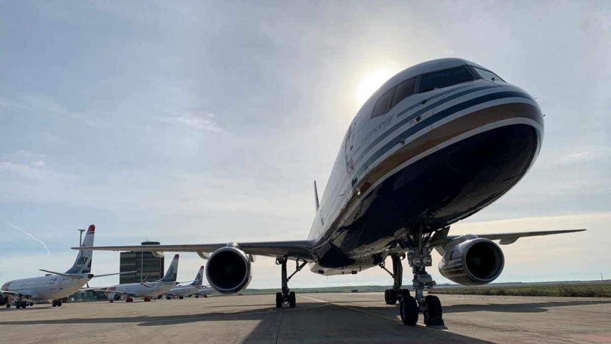 L’avió de la companyia Privilege que va arribar ahir a l’aeroport.