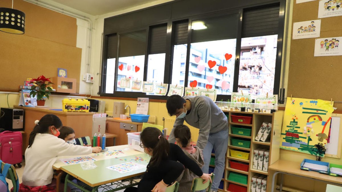 La mitad de las ofertas de empleo publico aprobadas irán destinadas a la docencia.