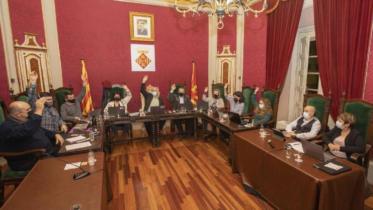 La Paeria de Cervera va celebrar ahir un ple presencial, mentre que a la Seu va ser telemàtic.