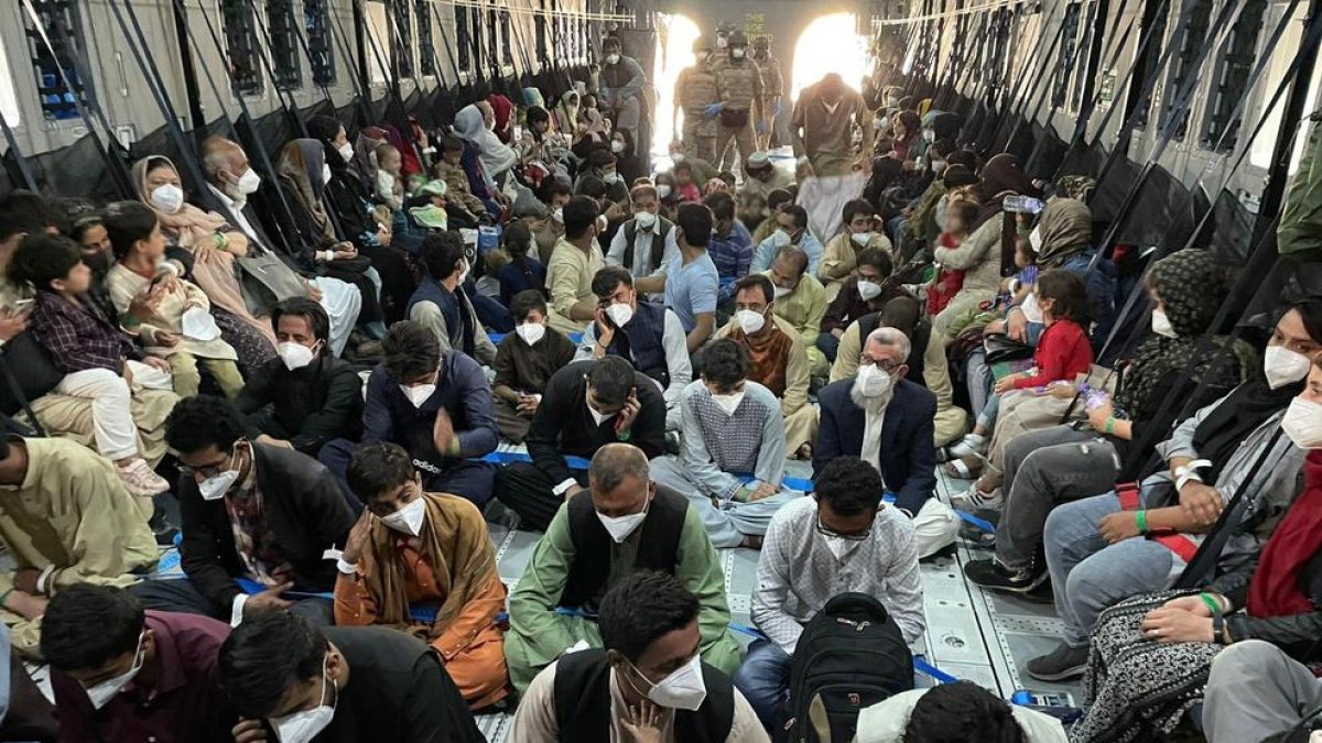 Los países europeos repliegan las misiones de evacuación en el Afganistán entre avisos de un ataque terrorista