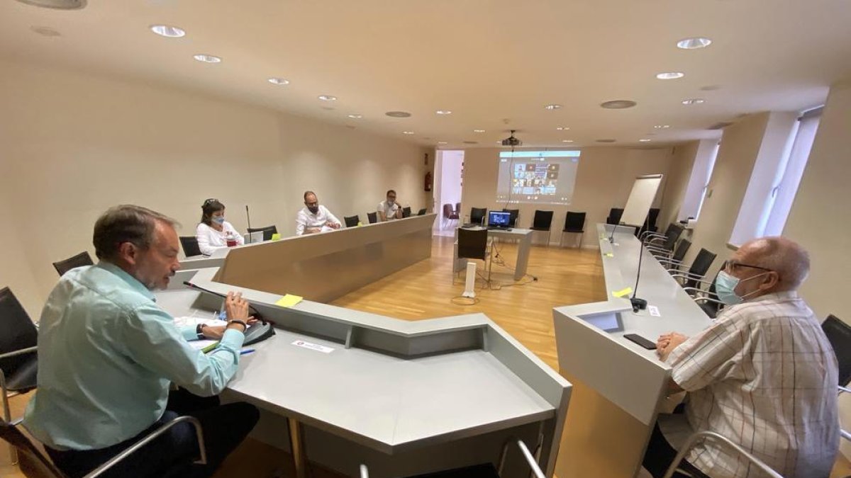 La sesión plenaria del consell que el 9 de septiembre pasado adjudicó el concurso del comedor.