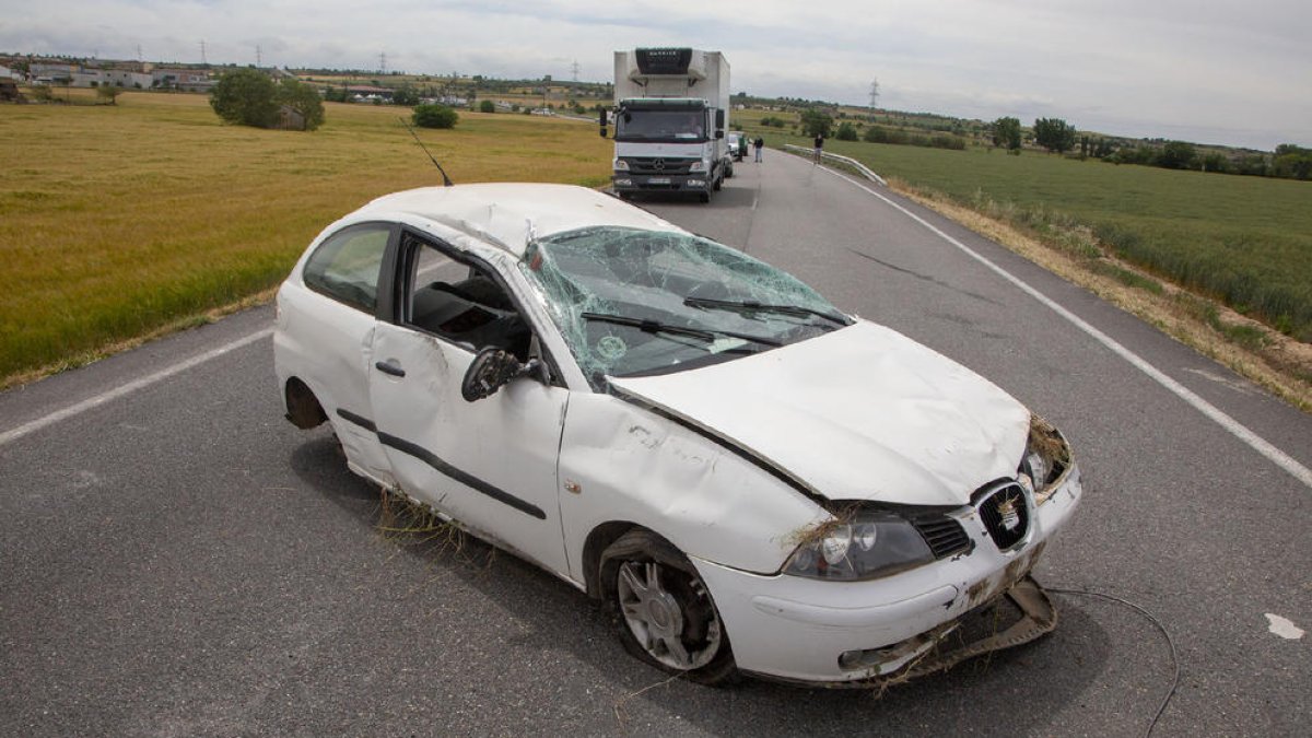 Tres heridas en una aparatosa salida de vía en Guissona