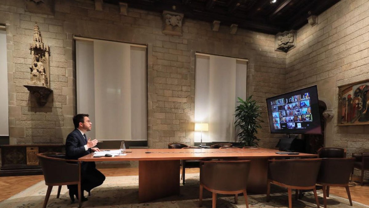 Aragonès durante la reunión con los demás presidentes.