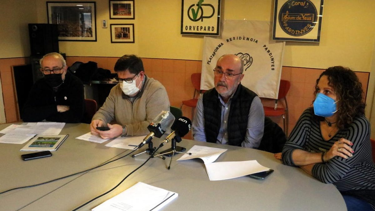 Els defensors de la residència sostenen que la Paeria no té informes que avalin ubicar l'alberg al solar de Pardinyes