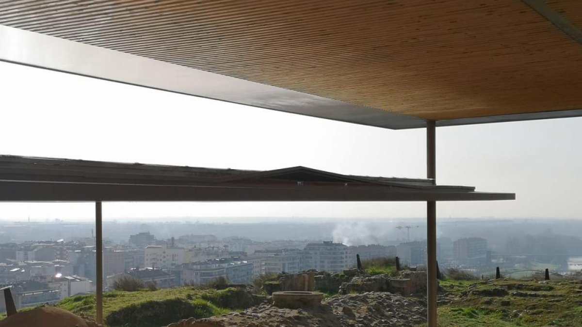 Imagen de la cubierta deformada del Castell Formós.