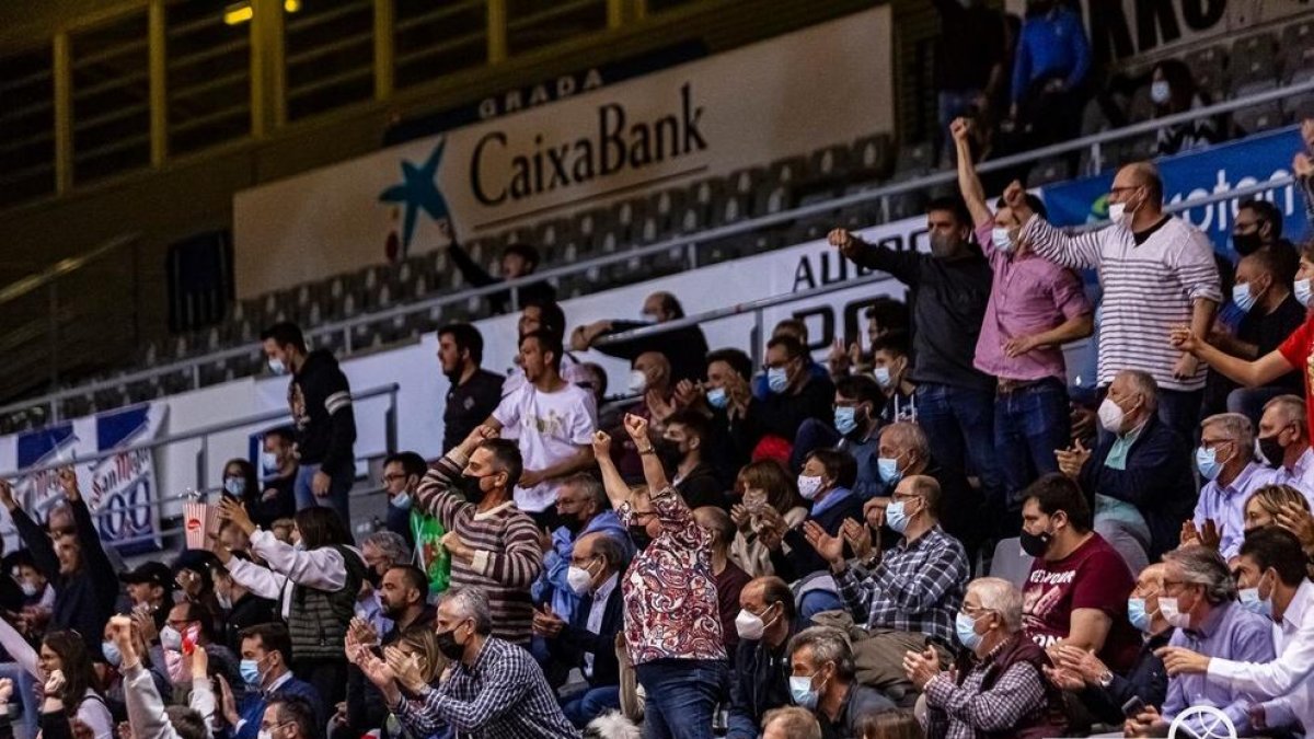 El partido había creado mucha expectación entre la afición.