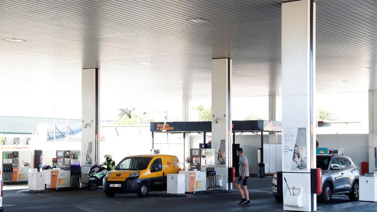 El precio de los carburantes se acerca a niveles previos a la Covid.
