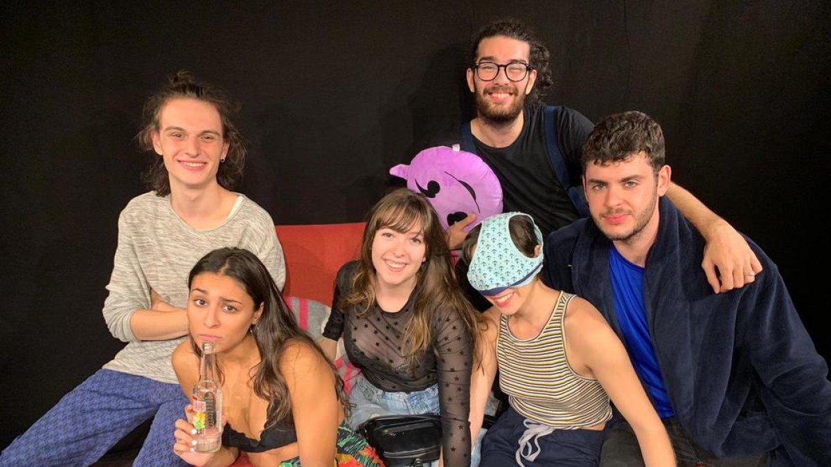 La companyia lleidatana Inhabitants oferirà l’obra ‘Les Calcetes’.