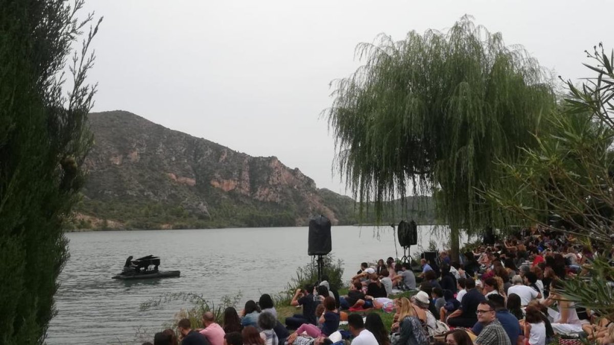 ‘Le Piano du Lac’, en 2018 en el Segre en Sant Llorenç de Montgai.