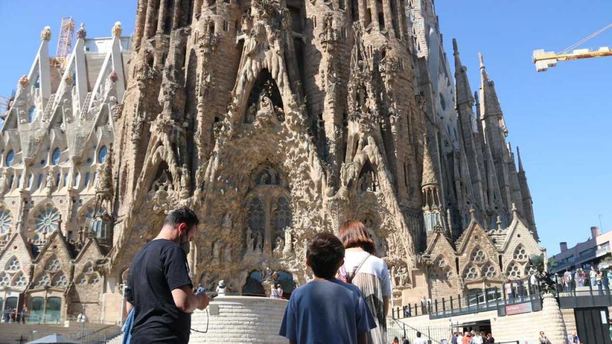 La Sagrada Família ha reobert portes als turistes després de set mesos de pausa.