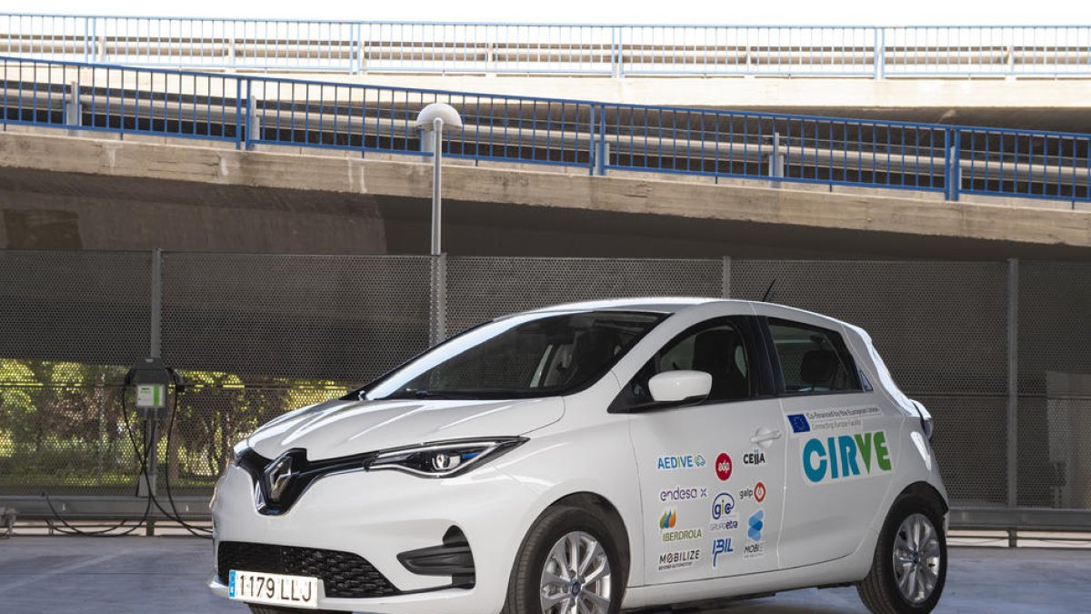 Renault Zoe creua la Península obrint un corredor de punts de recàrrega