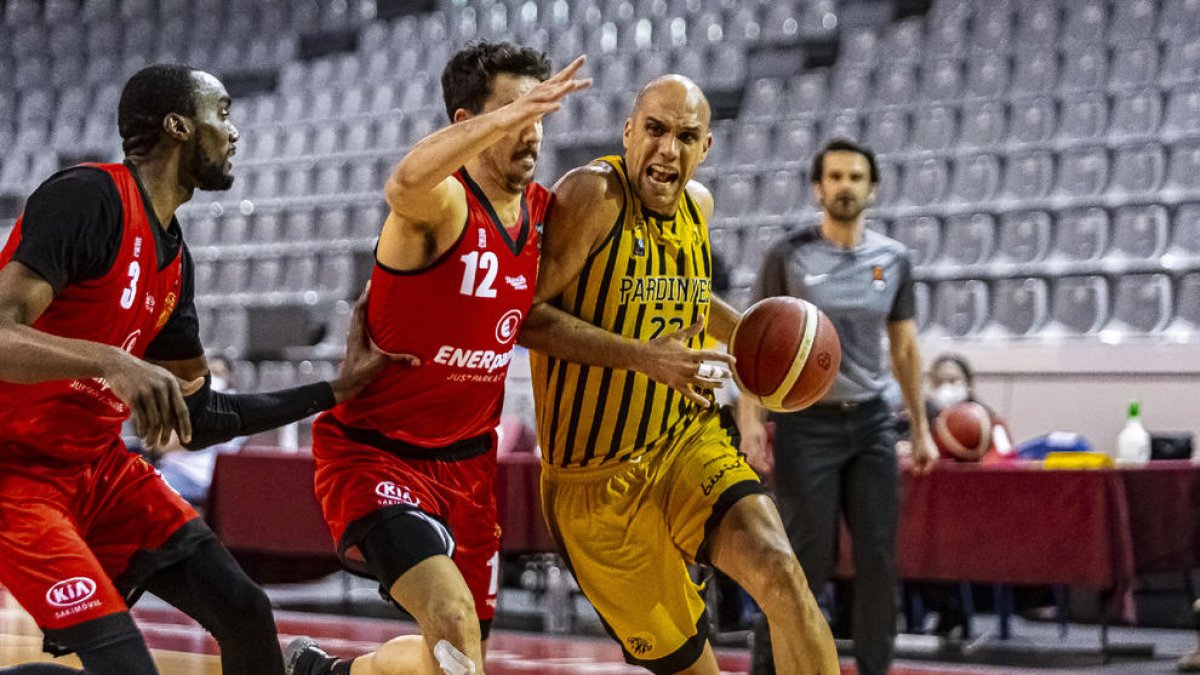 Xavi Mendiburu durant l’últim partit al Barris Nord.