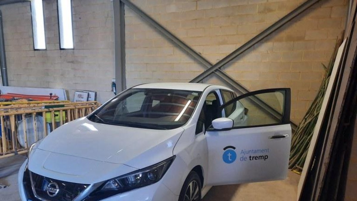El vehículo eléctrico que ha comprado el ayuntamiento de Tremp.