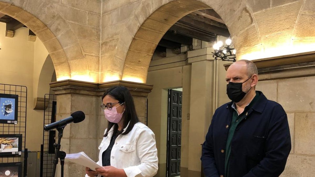 Comparecencia en solitario - Tras la junta de gobierno local solo compareció ante los medios Jordina Freixanet (ERC), junto al edil republicano Jaume Rutllant, que no intervino. Leyó un comunicado e hizo declaraciones como portavoz, pero no est ...