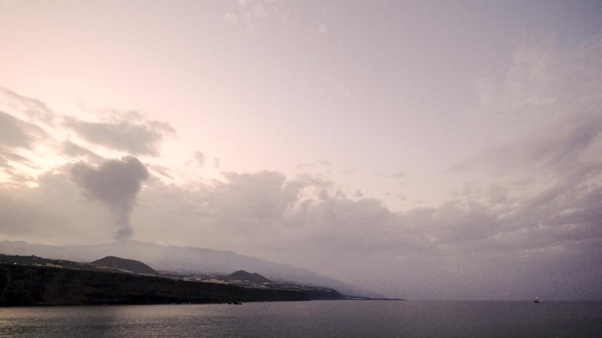 Comença el vuitè dia de l'erupció volcànica a La Palma, a l'espera que en les pròximes hores la colada volcànica arribi al mar