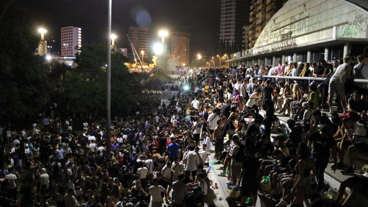 Imagen la madrugada de ayer del parque de la España Industrial de Sants.