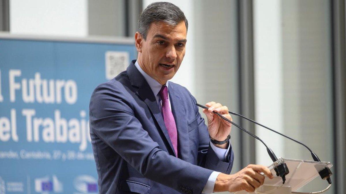 El presidente del Gobierno, Pedro Sánchez, da un discurso durante la inauguración de la jornada 