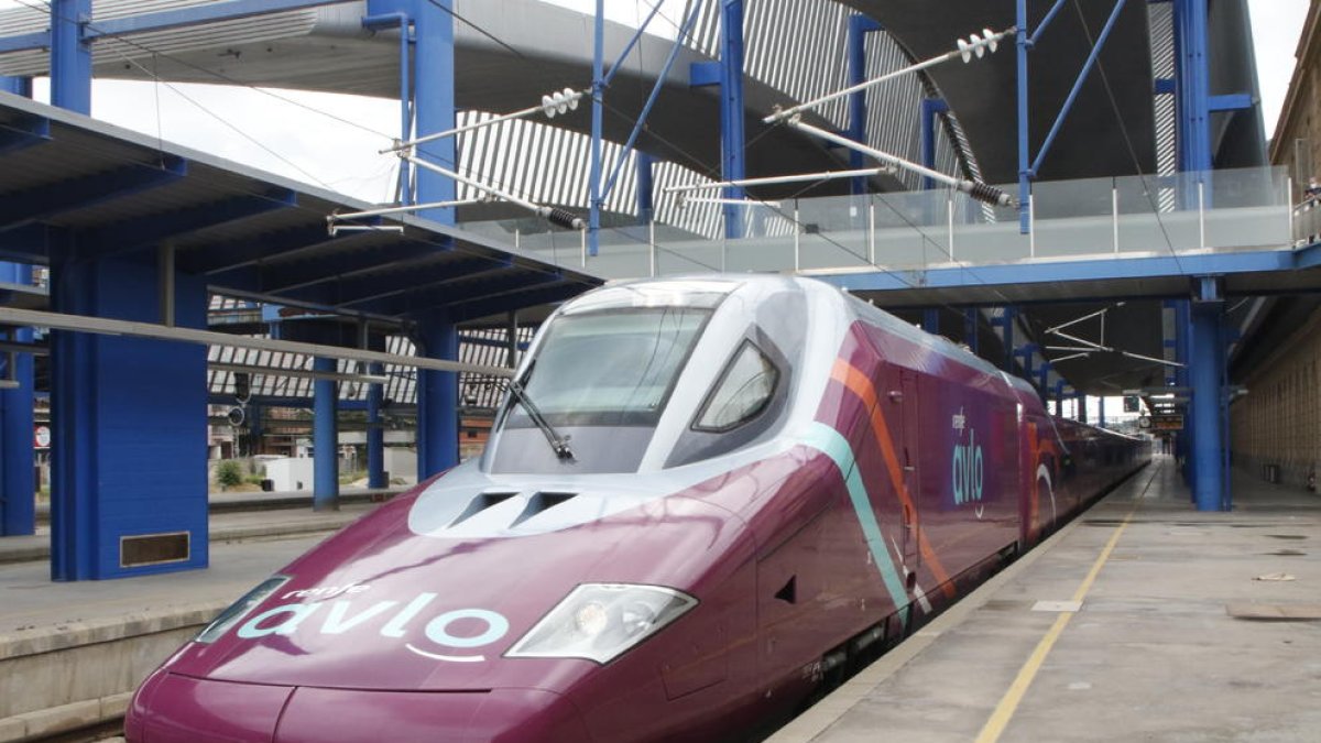 Imagen del primer tren Avlo que paró en Lleida en dirección Madrid el pasado miércoles.
