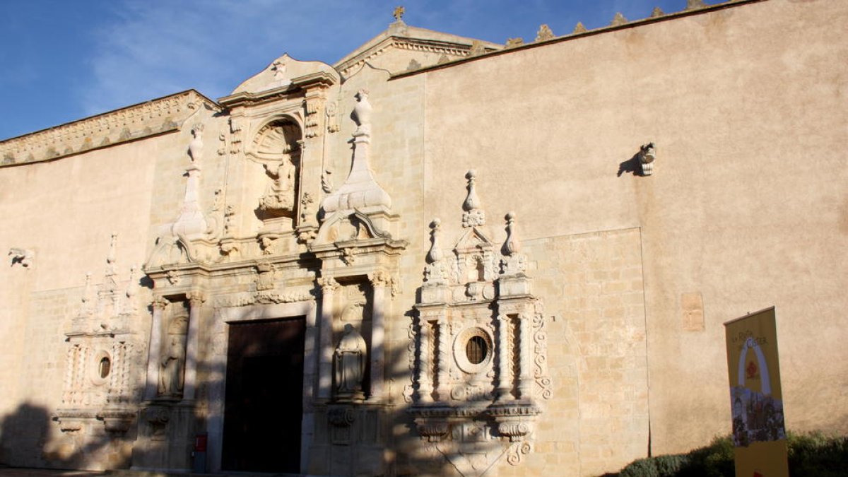 Imagen de archivo del exterior de la iglesia del monasterio de Poblet.