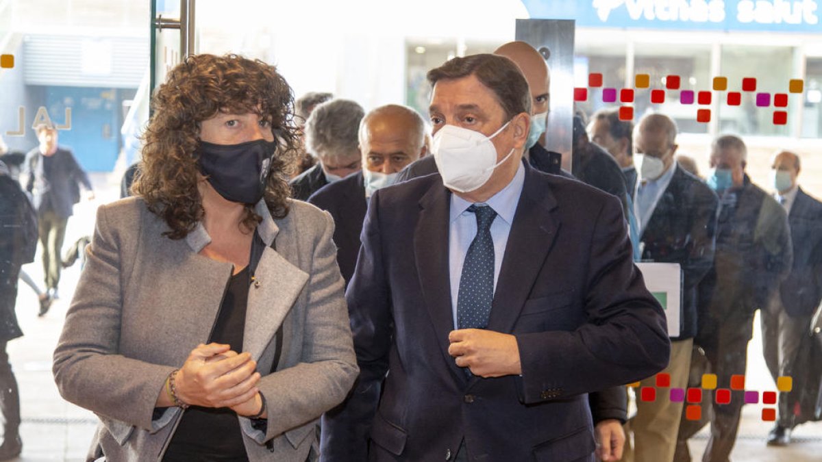 La consellera Jordà y el ministro Planas se dirigen a la inauguración de Datagri 2021 en la Llotja.