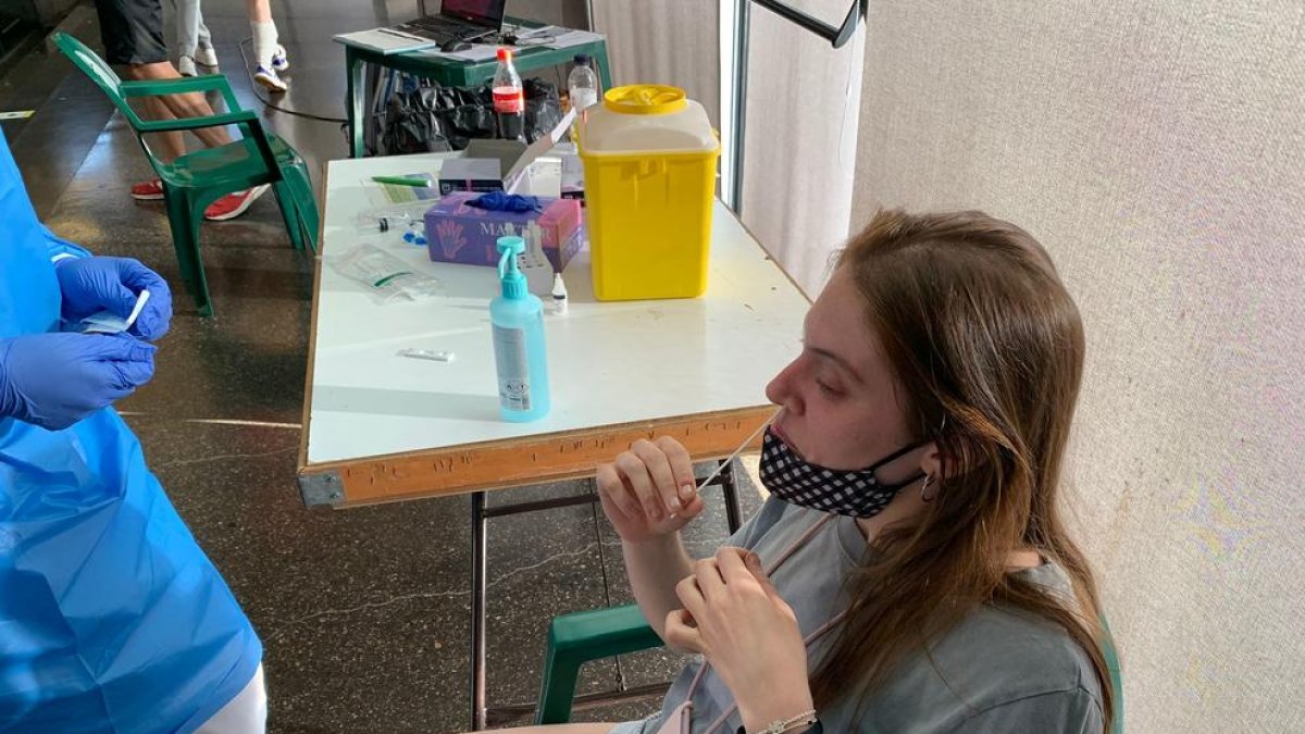 Una de las jugadoras del club, durante el cribaje de ayer.