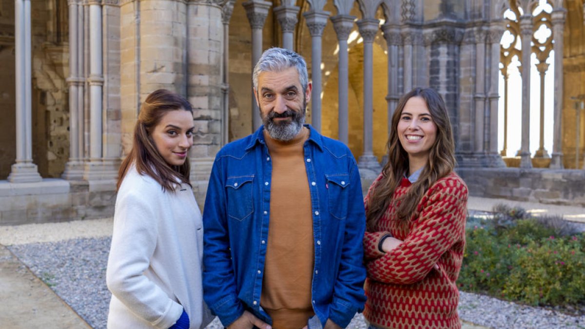Los presentadores Roger de Gràcia, Candela Figueras y Laia Fontàn.