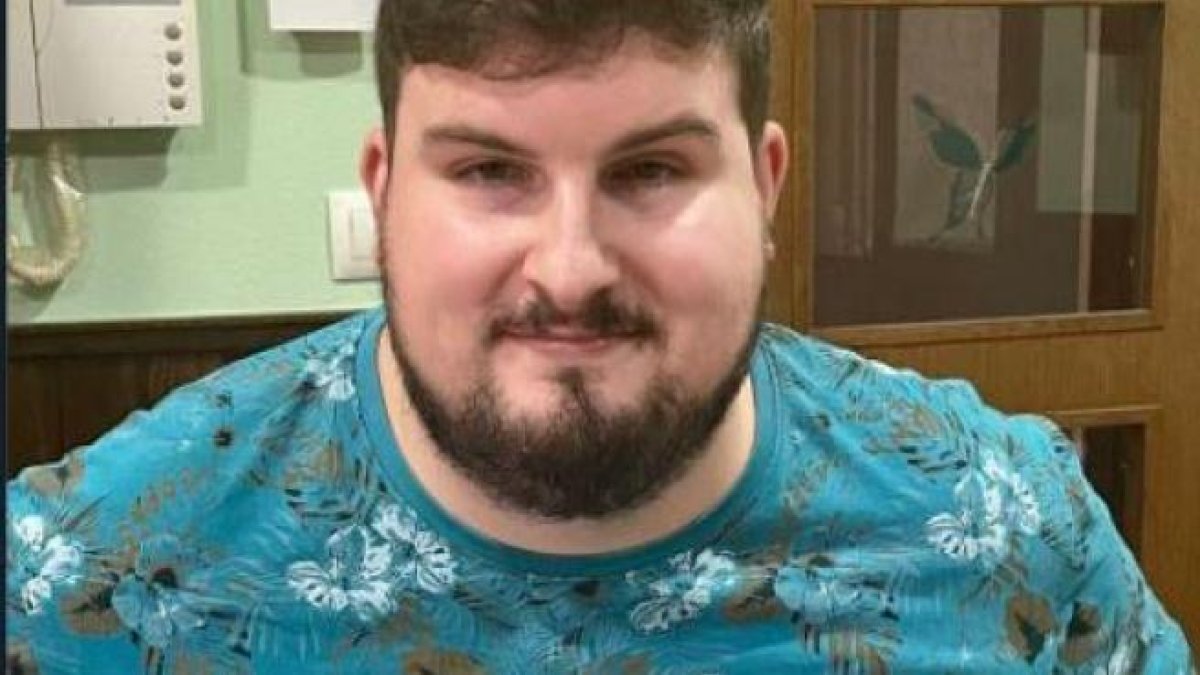 L'aplaudida resposta d'un jove a la grolleria d'un tuitaire que es va ficar amb el seu pes: 'Ningú no voldria ser la cadira... '