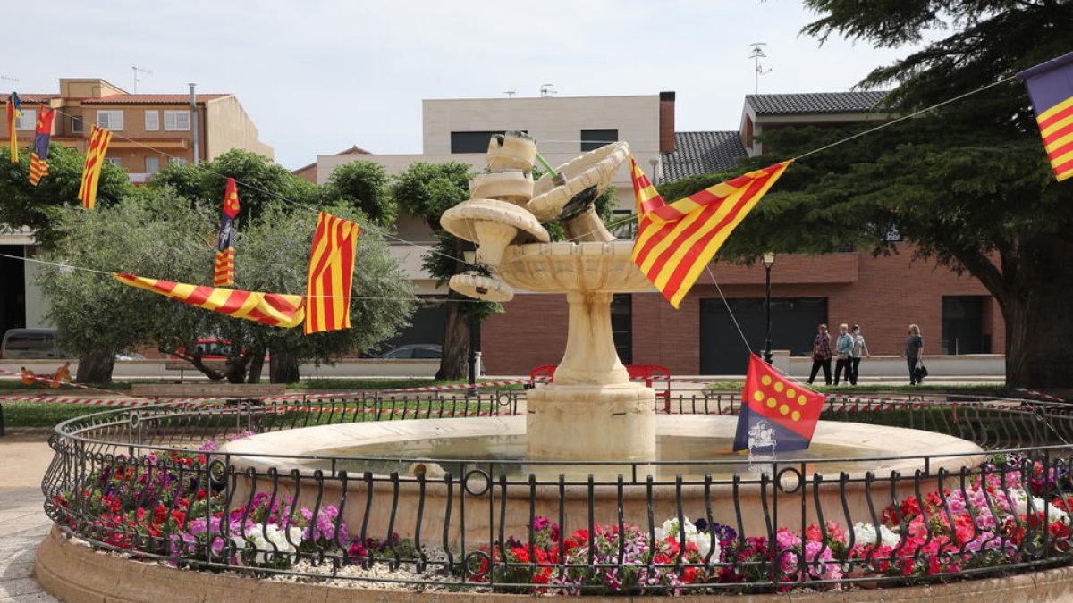 La font va quedar partida en tres parts per l’actuació dels vàndals.