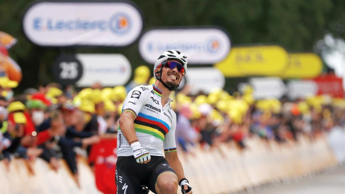 Alaphilippe, primer líder d'un Tour que comença de pega