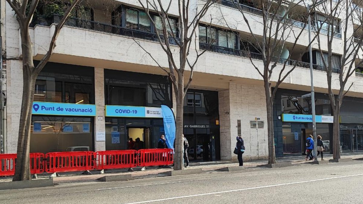 Imagen de ayer del punto de vacunación de Lleida ciudad.