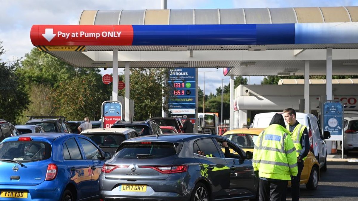 Reino Unido pone en alerta al Ejército por la falta de combustibles