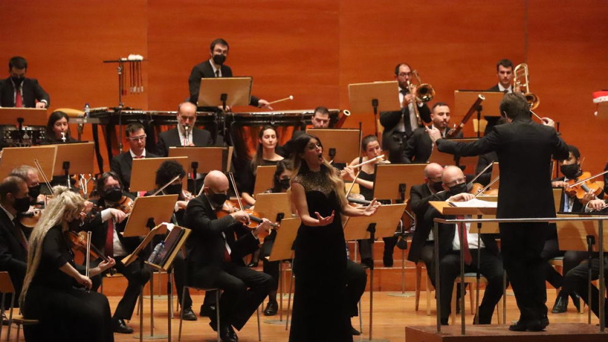 L’Orquestra Simfònica del Vallès, ahir al tradicional concert nadalenc a l’Auditori de Lleida.