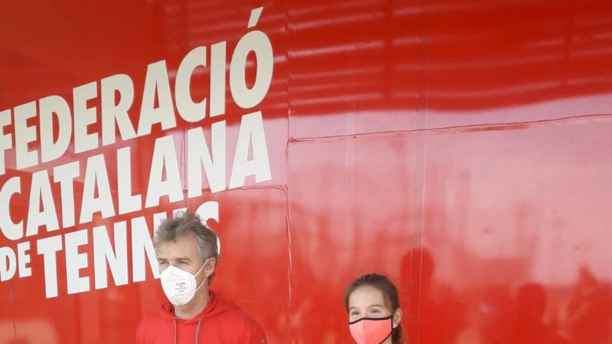Maria Pardo con el trofeo de subcampeona del torneo barcelonés.