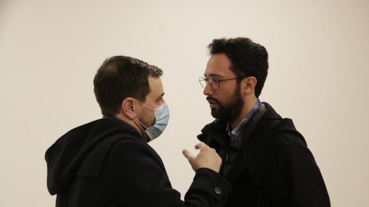 Josep Miquel Arenas Valtònyc ahir al costat de l’exconseller Toni Comín a Brussel·les.