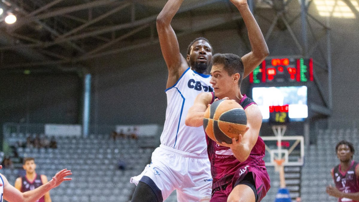 Albert Lafuente va firmar ahir un gran partit i va ser el millor.