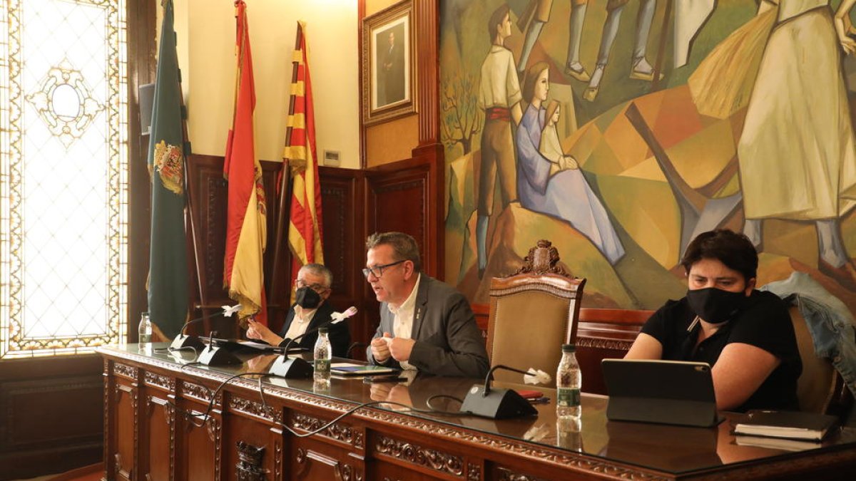 Talarn, Latorre y Rufach, durante el pleno celebrado ayer.