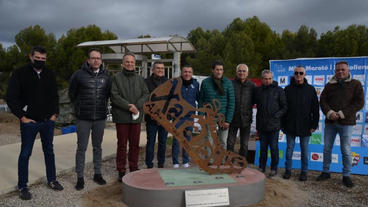 La zapatilla, símbolo del Xafatolls, ya luce en la pista de Mollerussa