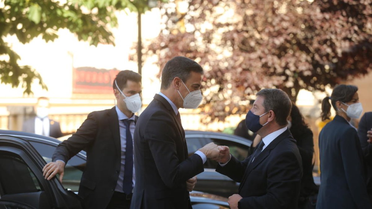 Sánchez i García Page es van veure dilluns a Toledo. Discrepen sobre la concessió d’indults.