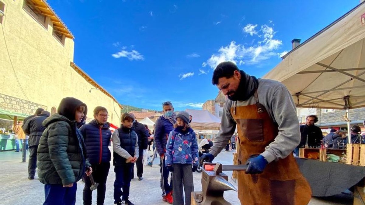 Mostra d’oficis ahir a la plaça de les Homílies de Organyà.